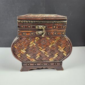 Vintage Wicker Rattan Chest, Jewelry Box Organizer, Trinket Chest With Latch